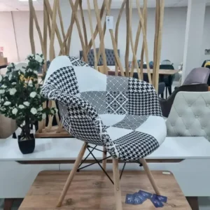 Стол ТЕЯ черно бели кръпки