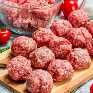 Кюфтета от свинско-говеждо месо (50/50) по 100 гр. (10 бр. в тарелка)