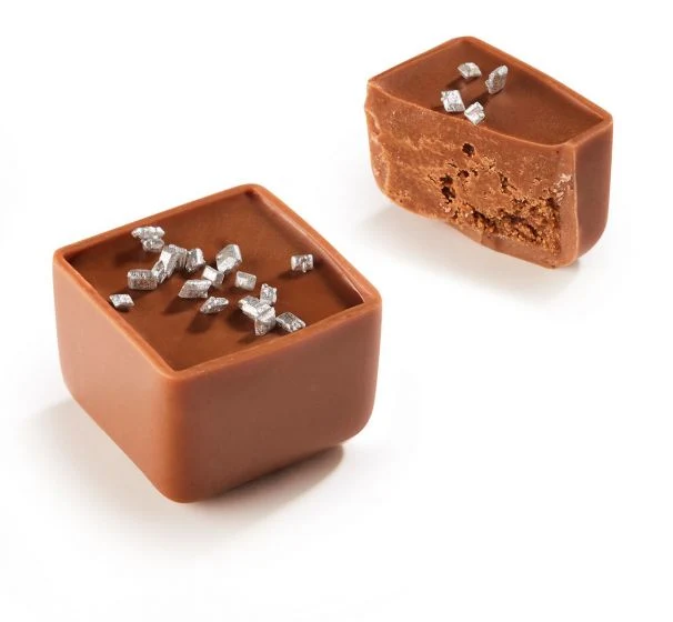 Belgian Chocolatier Finesse бонбона от млечен шоколад с лешници 1 брой