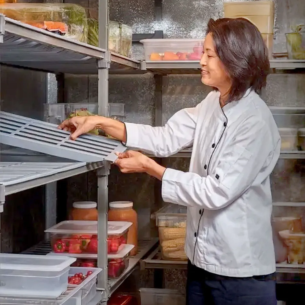 CAMBRO | Camshelving® - Basics Plus - Основен стелаж - 1220 мм - с 3 рафта с прорези и 1 затворен рафт