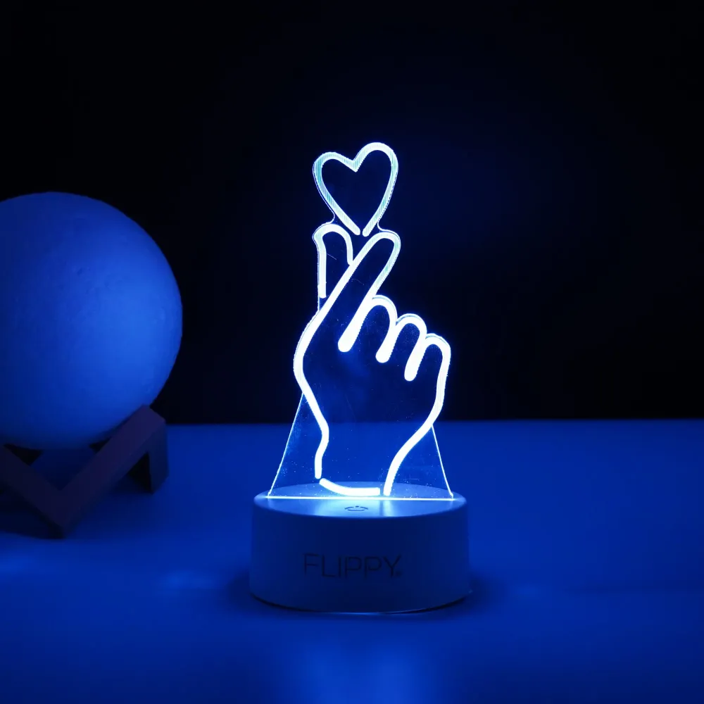 Декоративна LED лампа, 3D, Ръка и сърце, изработена от акрилен материал и светлина , бяла