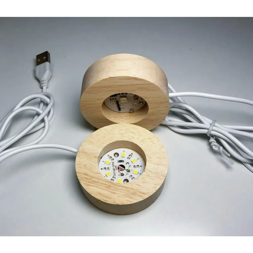 Декоративна LED лампа, кристална топка с диаметър 6 см, USB захранване, дървена стойка, светлина